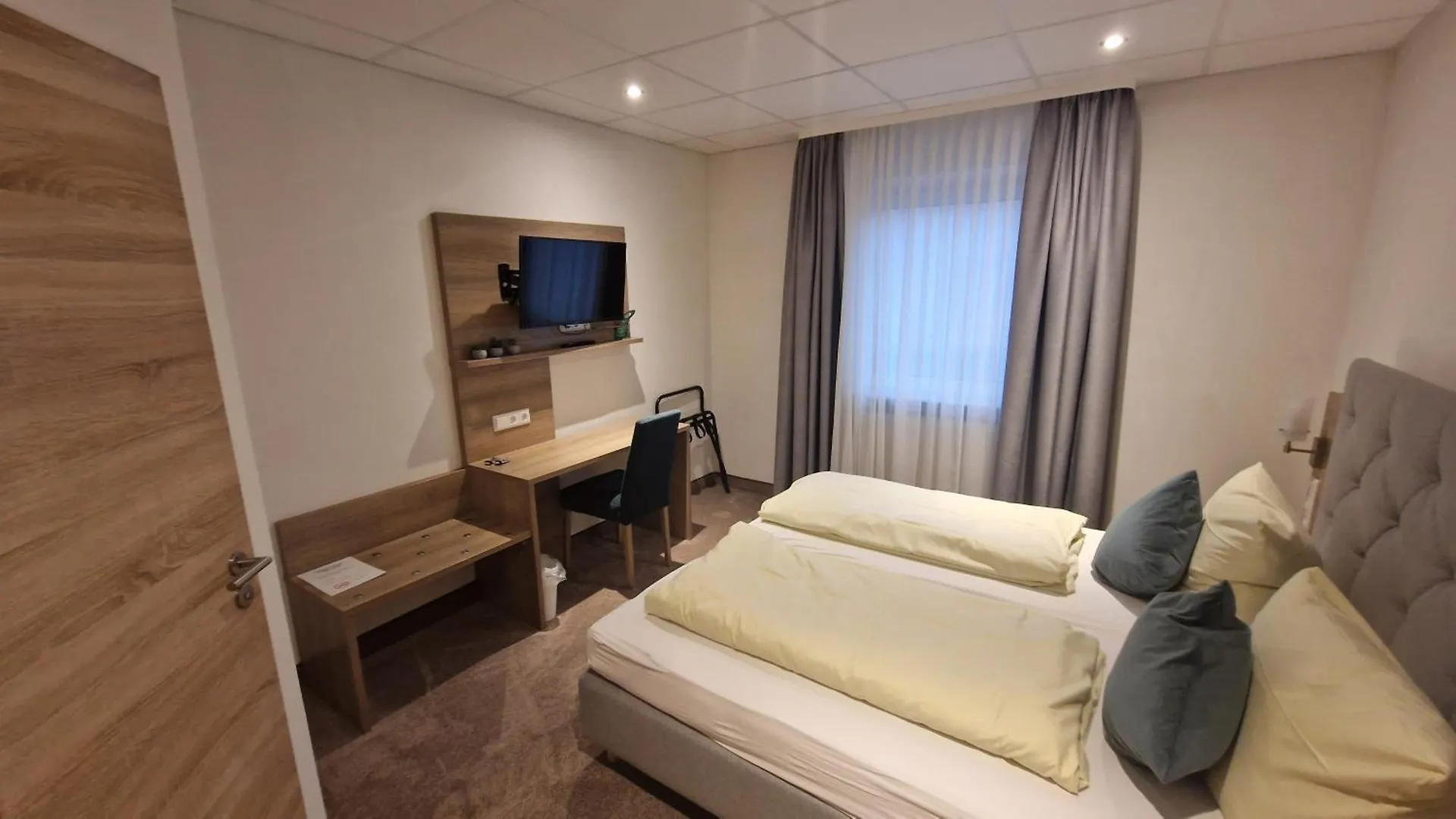 Schwarzer Adler - Hotel Garni Ipsheim 3*,