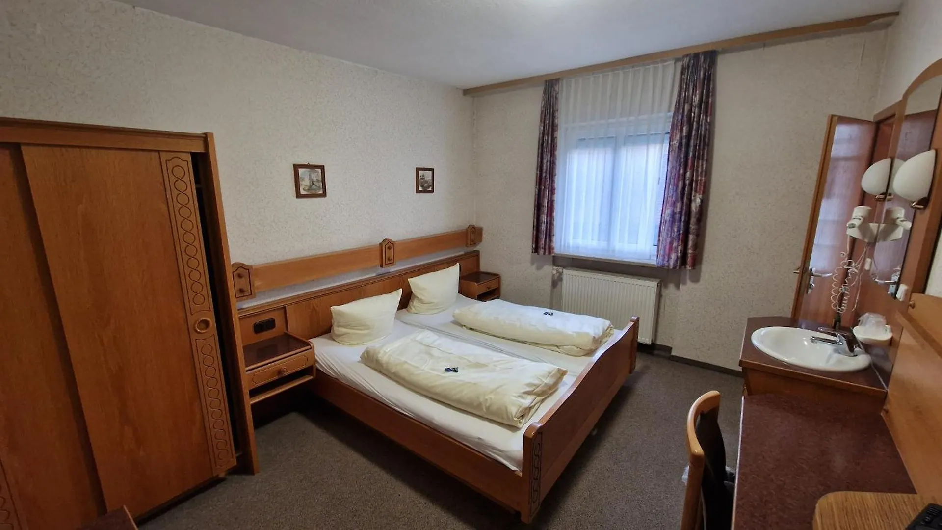 Schwarzer Adler - Hotel Garni Ipsheim 3*,